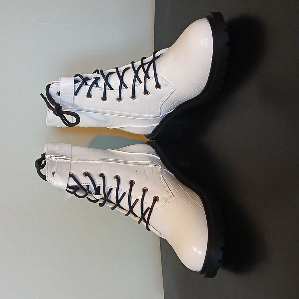 Brand New Nicole Miller  White Lace Up Boots with Black Accents Size 7.5